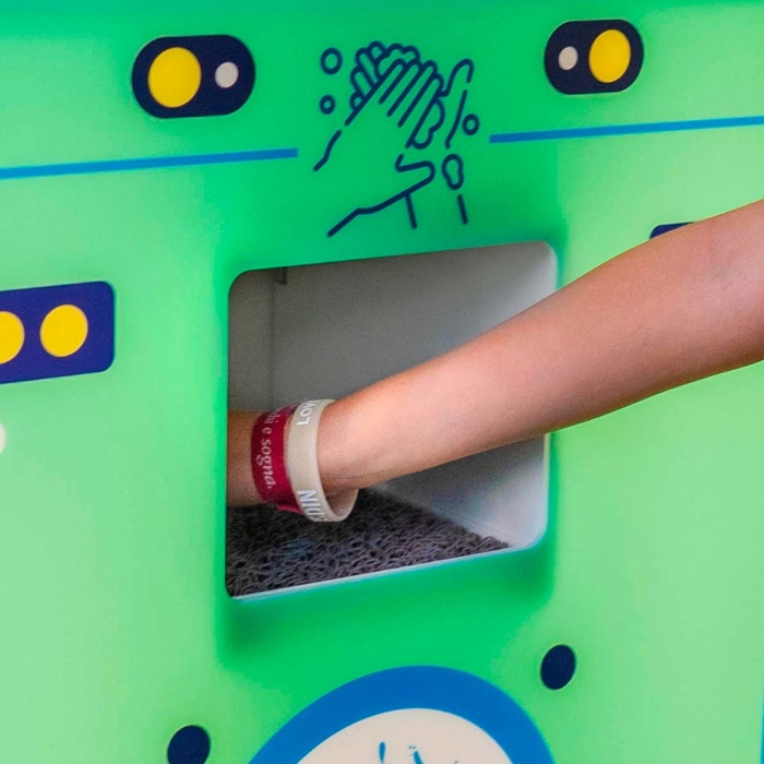 Totem Termoscanner rilevatore temperatura sanificante mani piedi per bambini luoghi pubblici robottino stylplex